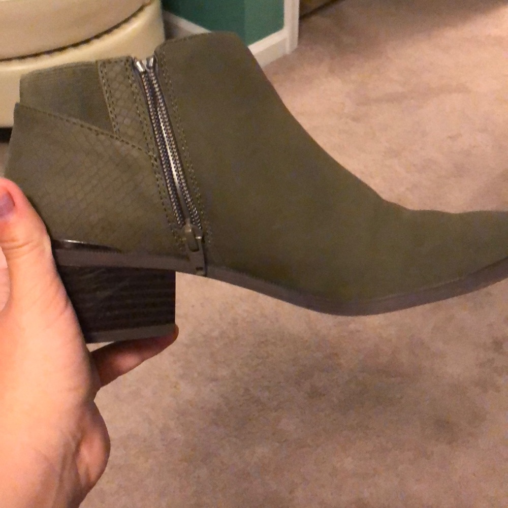Simply Vera wang bootie